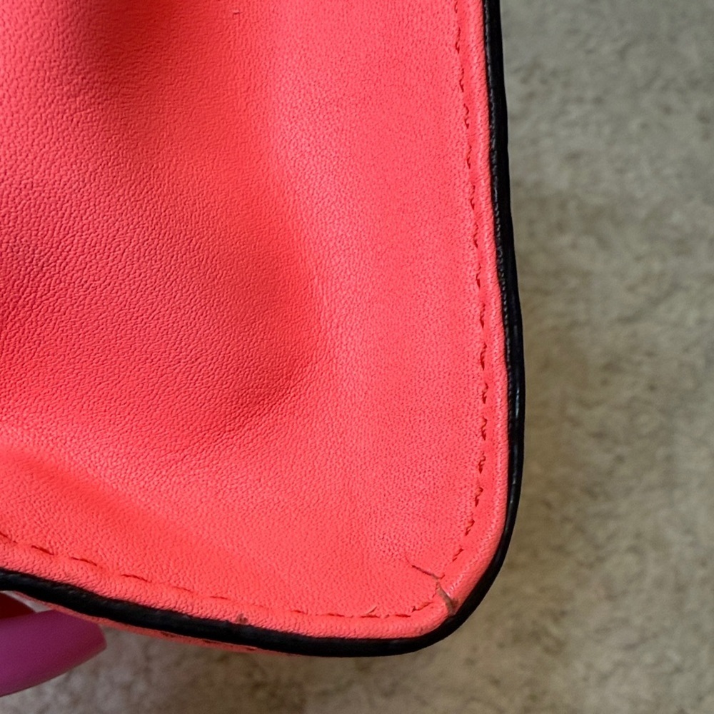 Kate Spade Surprise Coral Scarlett’s Carroll Park Shoulder Bag - Picture 6 of 15